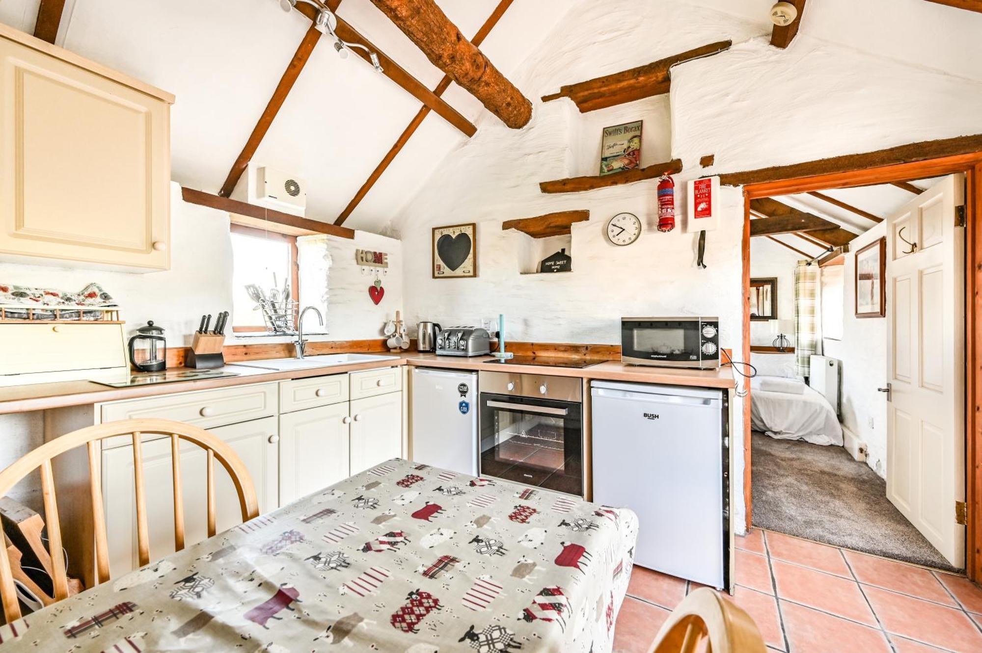 Polean Farm Cottages - With Free Animal Feeding And Pony Rides And Free Access To A Nearby Pool Looe Zimmer foto